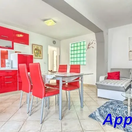 Apartman In With Sea View, Terrace, Air Conditioning, Wi-fi Medulin